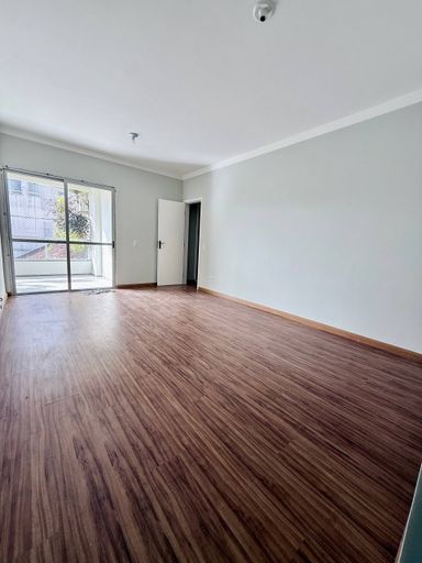 Sala com Varanda e Vista Livre