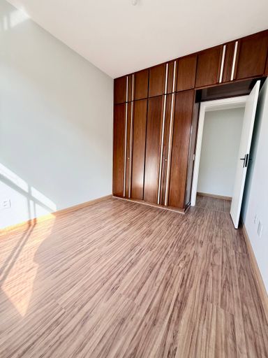 Quarto com armário