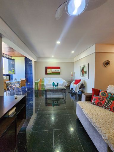 Sala ampla com vista para o Mar