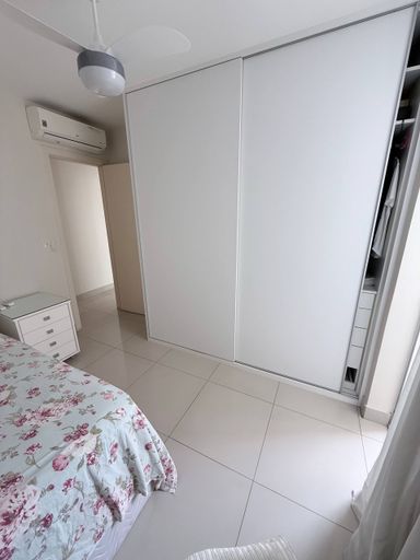 Quarto com armários