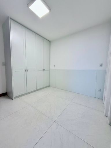 Suite com marcenaria e CLimatizada
