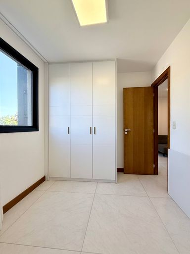 Quarto voltado para o Mar, com armários e Ar condicionado