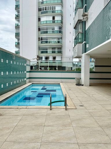 Piscina com Churrasqueira