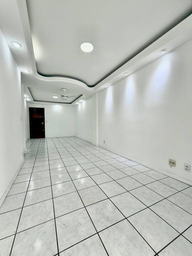 Sala ampla com Varanda