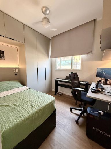 Quarto com armários