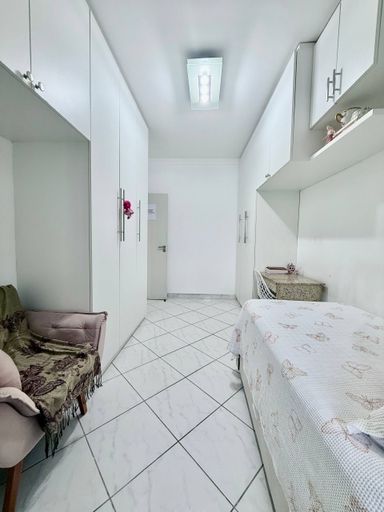 Quarto com armários