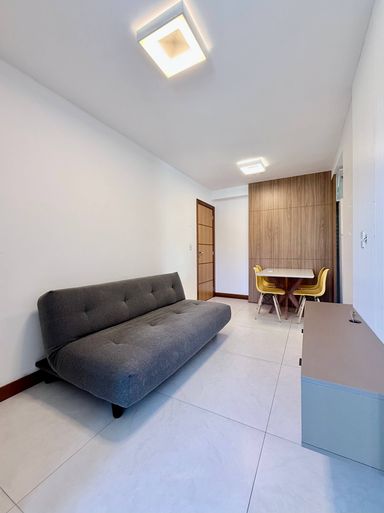 Sala dois ambientes com painel e Rack