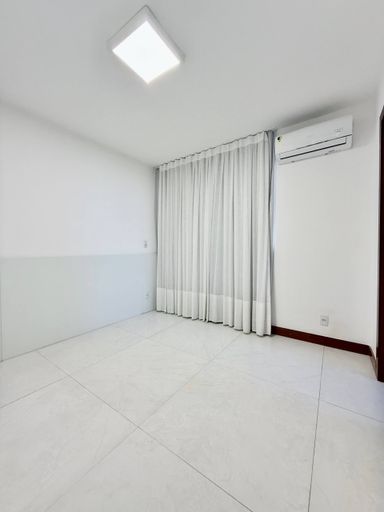 Suite com marcenaria e CLimatizada