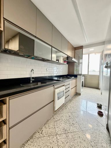 Cozinha americana com marcenaria