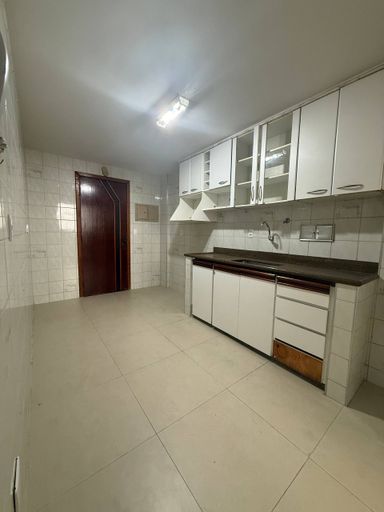 Cozinha ampla com possibilidade de integração