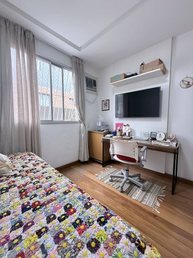 Quarto com armários