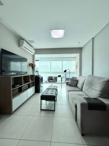 Sala com Varanda integrada e Cozinha americana