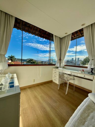 Casa a Venda na Ilha do Boi com Lazer Privativo, piscina, Sauna, Vista para o Mar e o convento