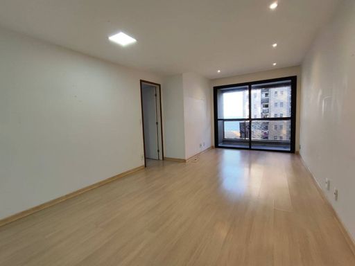 Sala com Varanda e vista eterna para o Mar