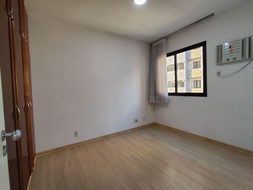 Quarto com armário