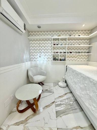 Quarto com armários embutidos