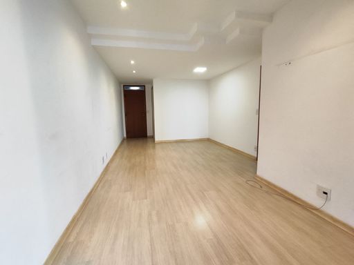 Sala com Varanda e vista eterna para o Mar