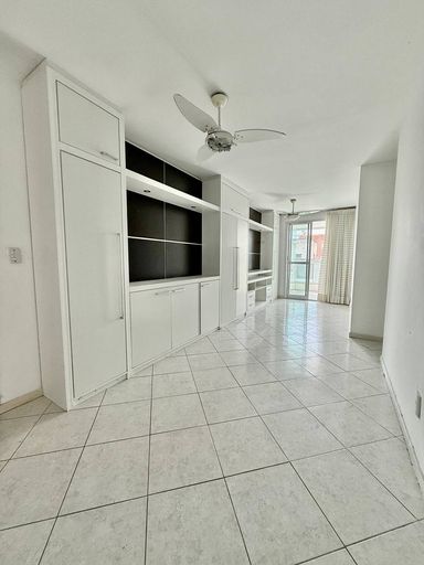 Sala com Varanda e marcenaria