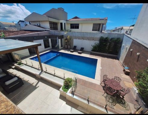 Casa na Mata da Praia com Piscina Churrasqueira