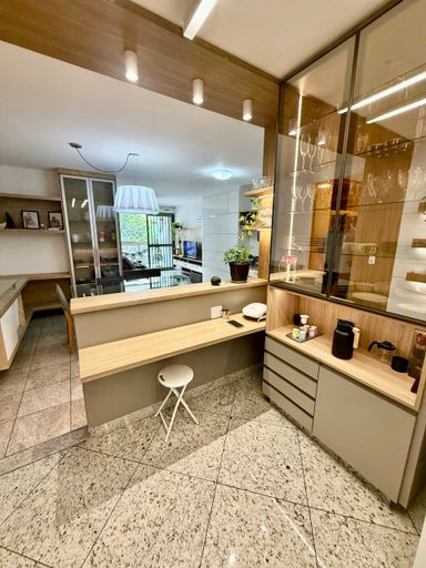 Cozinha americana com marcenaria