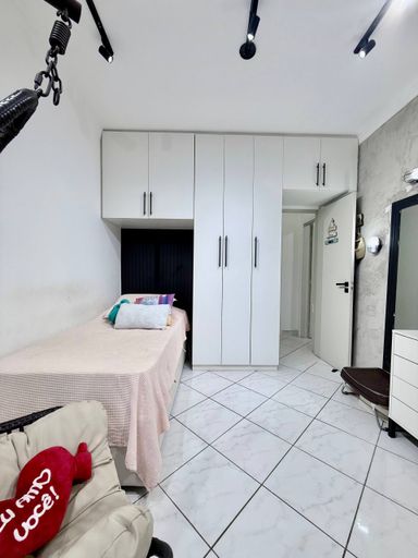 Quarto com armários