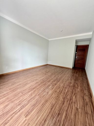 Sala com Varanda e Vista Livre