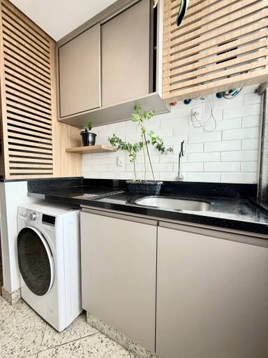 área de serviço com marcenaria