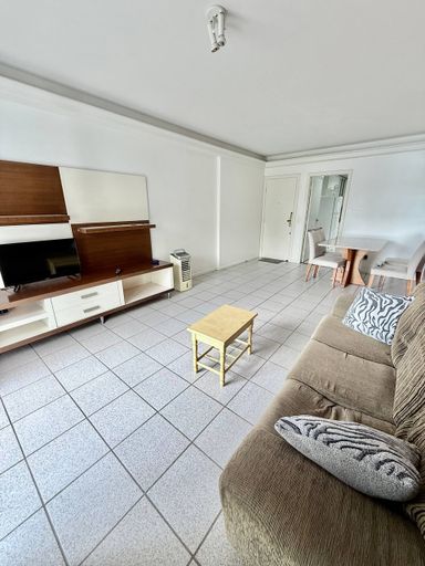 Sala de 25m² com varanda