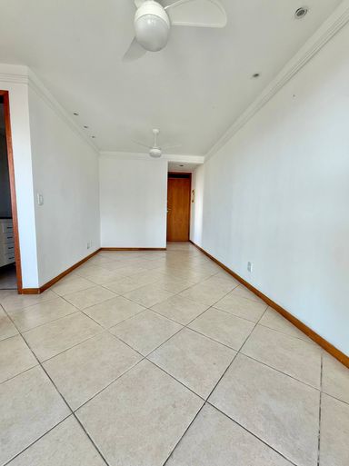 Sala com Varanda, frente sol da manhã