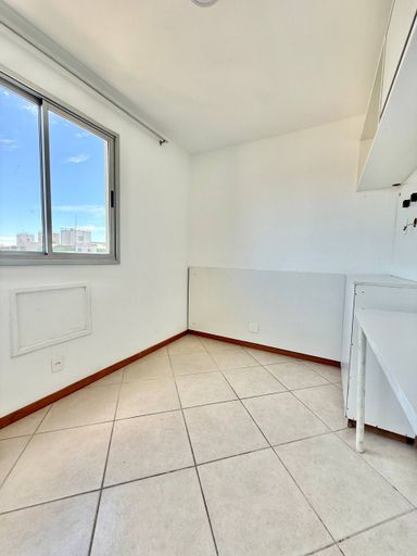 Quarto com armários