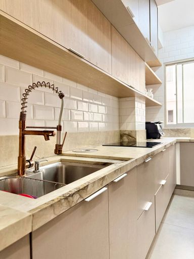 Cozinha com marcenaria embutida e Fogão eletrico embutido