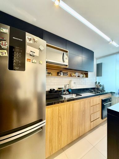 Cozinha com ármários embutidos