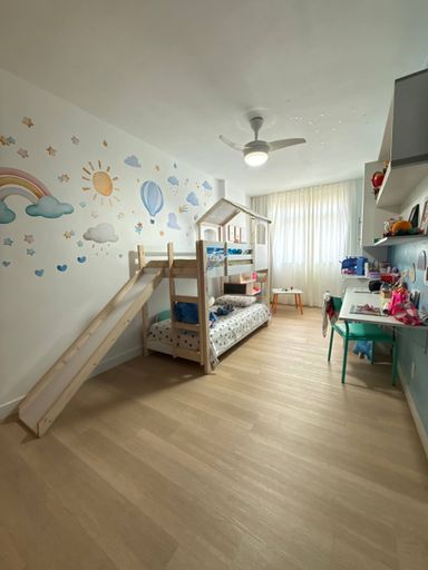 Quarto com Armários embutidos