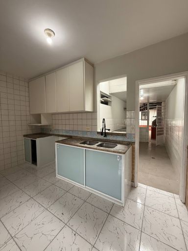 Casa linear para locação em Manoel Plaza, com quintal, piscina, churrasqueira