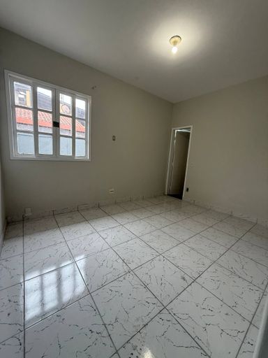 Casa linear para locação em Manoel Plaza, com quintal, piscina, churrasqueira