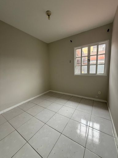 Casa linear para locação em Manoel Plaza, com quintal, piscina, churrasqueira
