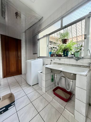 área de servico com dependencia completa