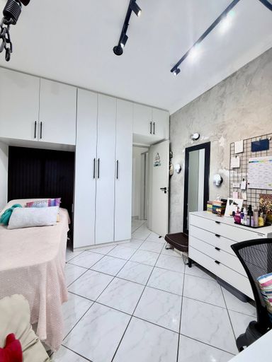 Quarto com armários