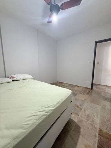 Quarto de apartamento a venda no Centro de Vitória