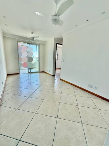 Sala com Varanda, frente sol da manhã