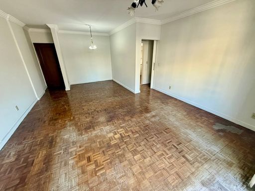 Sala ampla com varanda