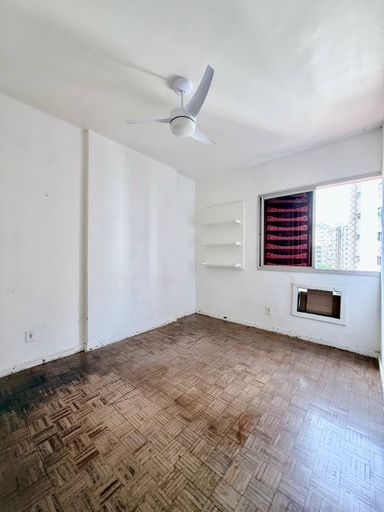 Quarto com armário