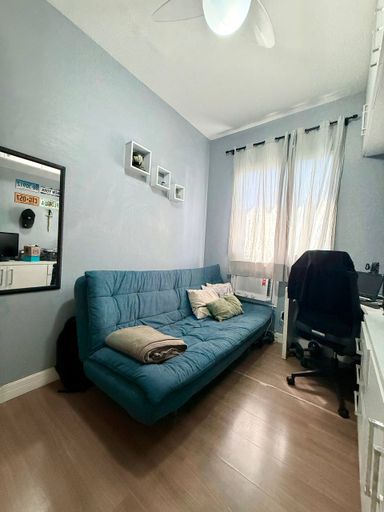 Quarto com armário