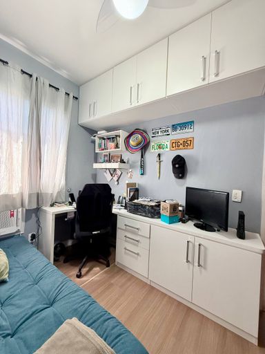 Quarto com armário