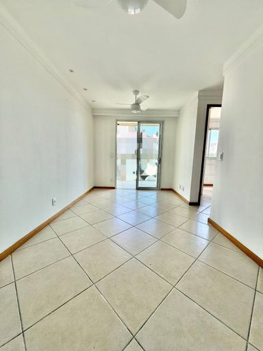 Sala com Varanda, frente sol da manhã