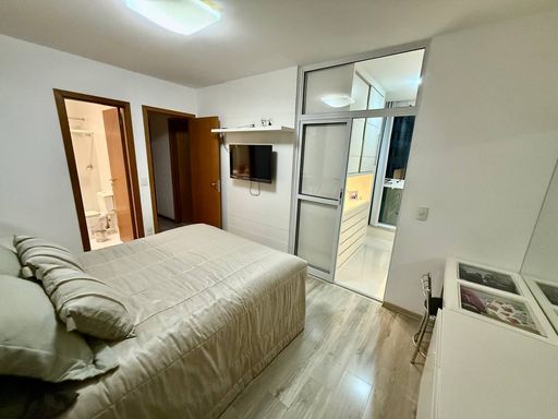 Suíte Master com Varanda Privativa feita um Closet
