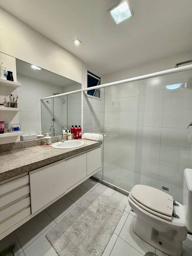 Suíte Master com armários ventilação natural