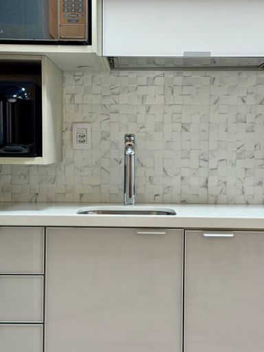 Cozinha com armários e alto padrao de acabamento