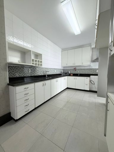 Cozinha com armários