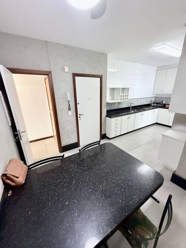 Cozinha com armários